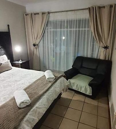 Aandrus Guesthouse Bloemfontein Ngoại thất bức ảnh