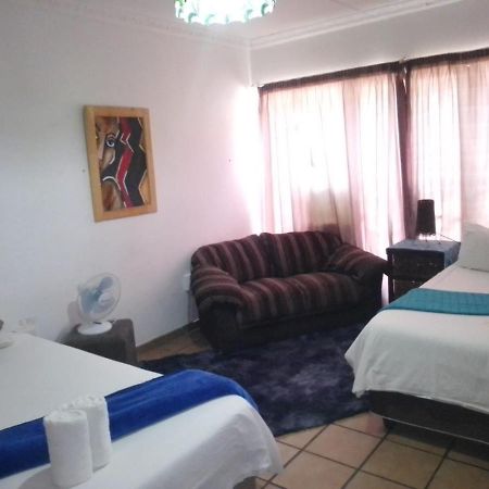 Aandrus Guesthouse Bloemfontein Ngoại thất bức ảnh