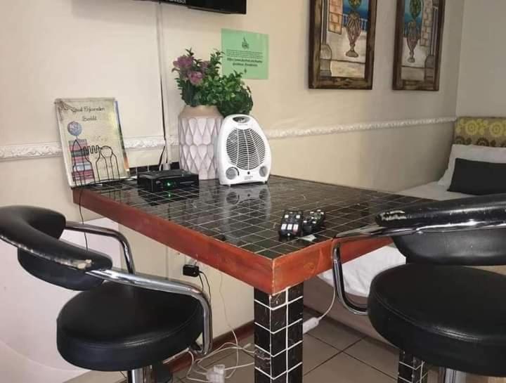 Aandrus Guesthouse Bloemfontein Ngoại thất bức ảnh