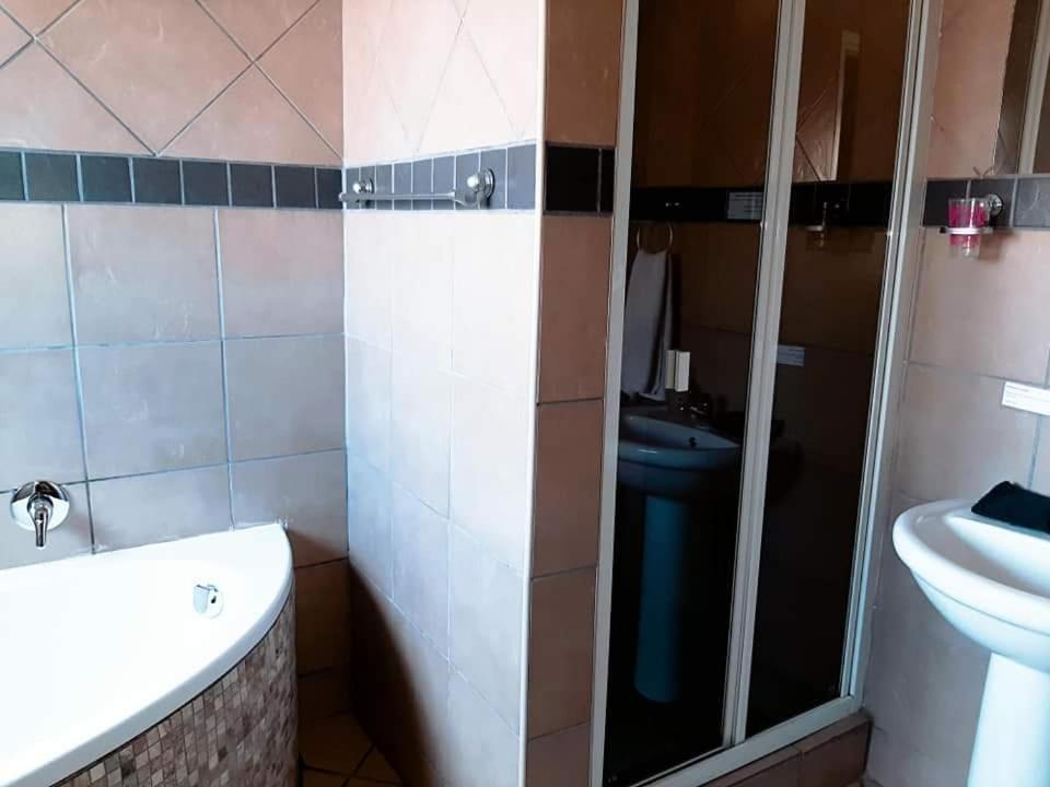 Aandrus Guesthouse Bloemfontein Ngoại thất bức ảnh