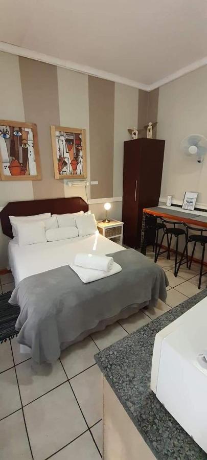 Aandrus Guesthouse Bloemfontein Ngoại thất bức ảnh