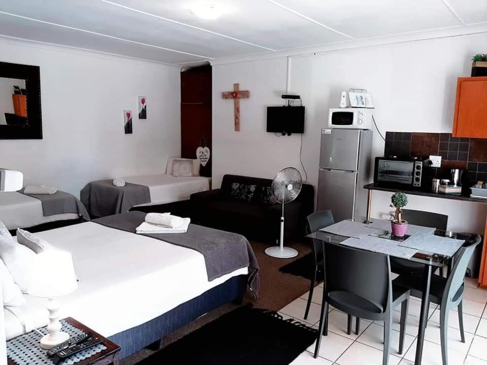Aandrus Guesthouse Bloemfontein Ngoại thất bức ảnh