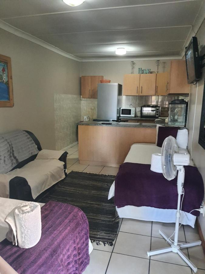 Aandrus Guesthouse Bloemfontein Ngoại thất bức ảnh