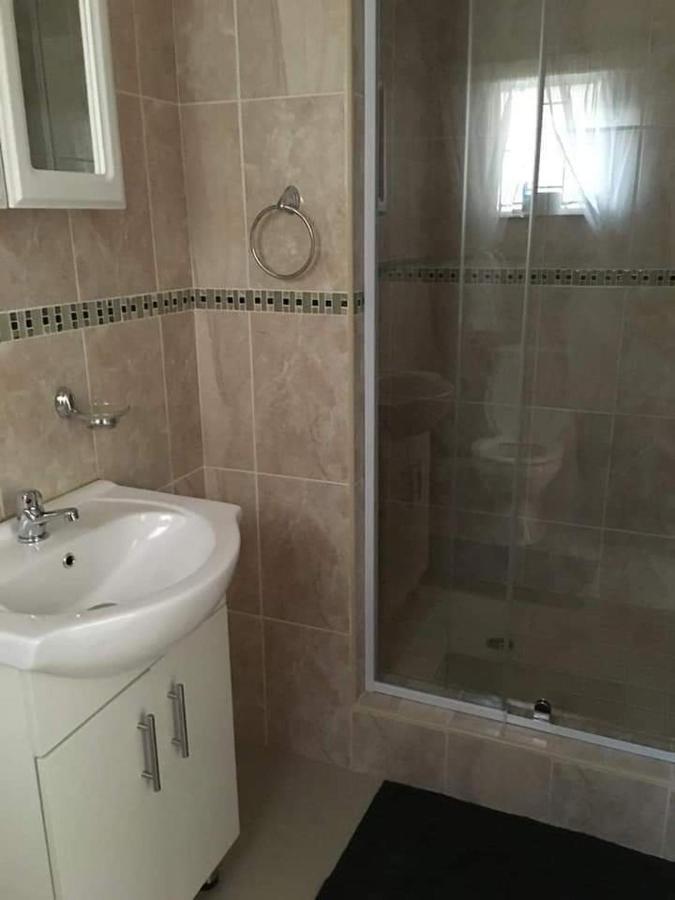 Aandrus Guesthouse Bloemfontein Ngoại thất bức ảnh