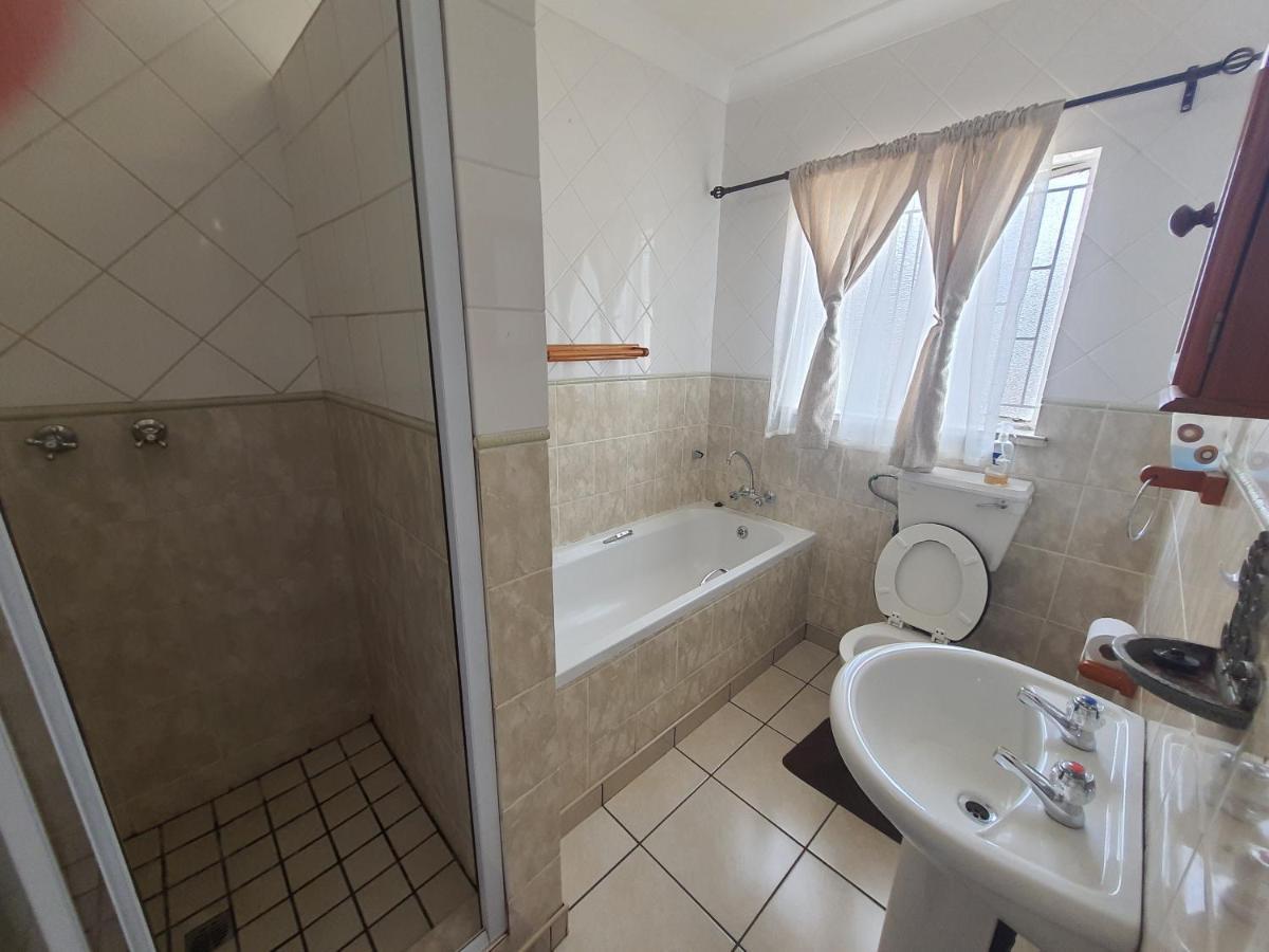 Aandrus Guesthouse Bloemfontein Ngoại thất bức ảnh