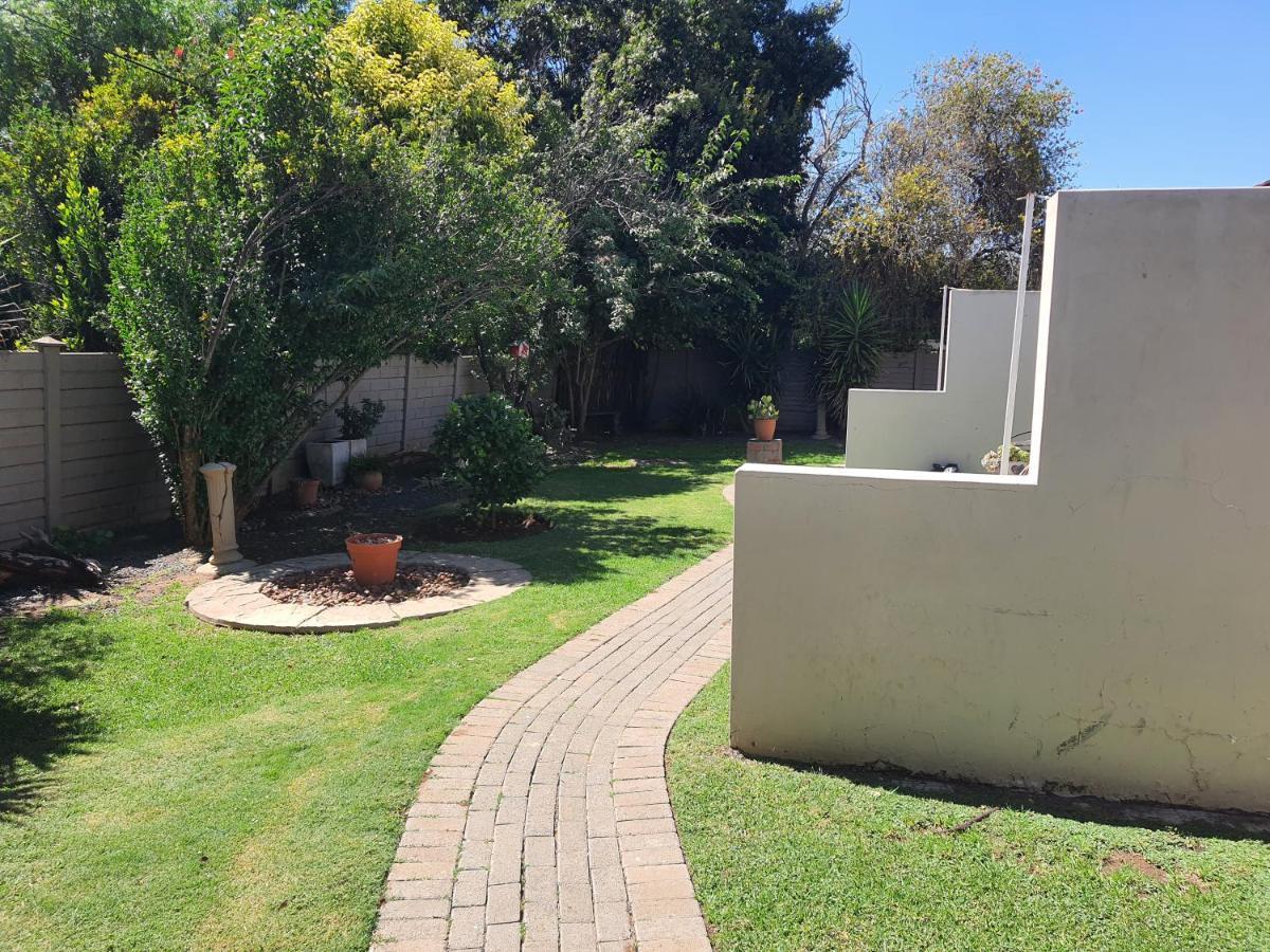 Aandrus Guesthouse Bloemfontein Ngoại thất bức ảnh