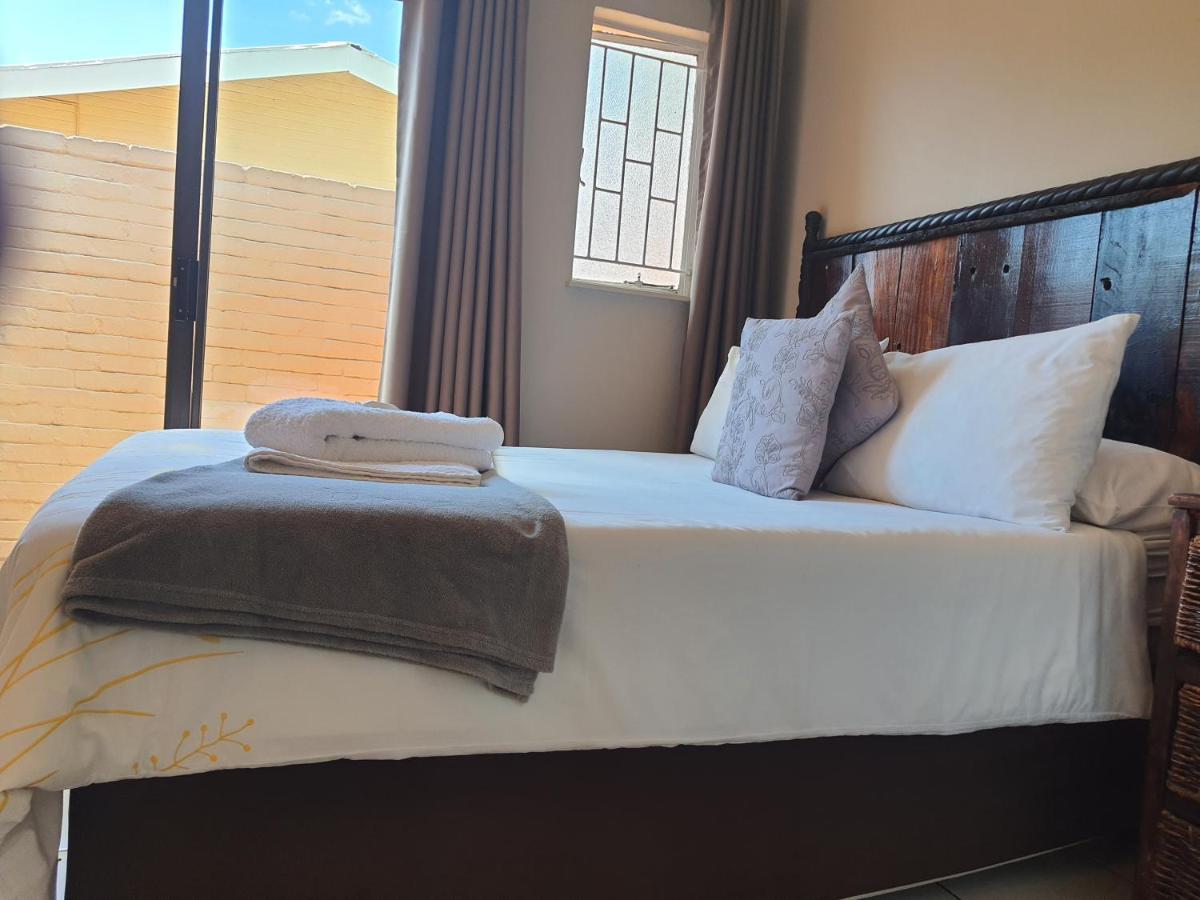 Aandrus Guesthouse Bloemfontein Ngoại thất bức ảnh