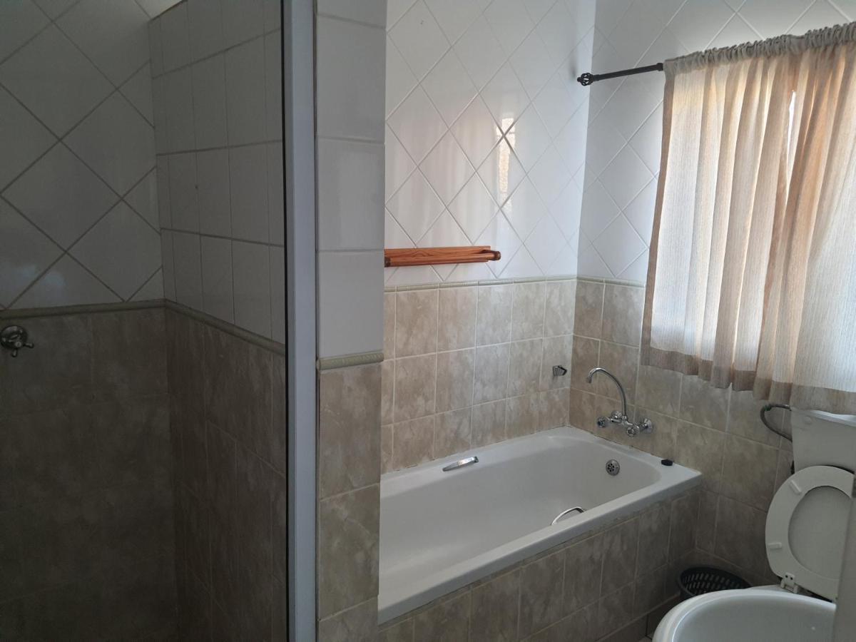 Aandrus Guesthouse Bloemfontein Ngoại thất bức ảnh