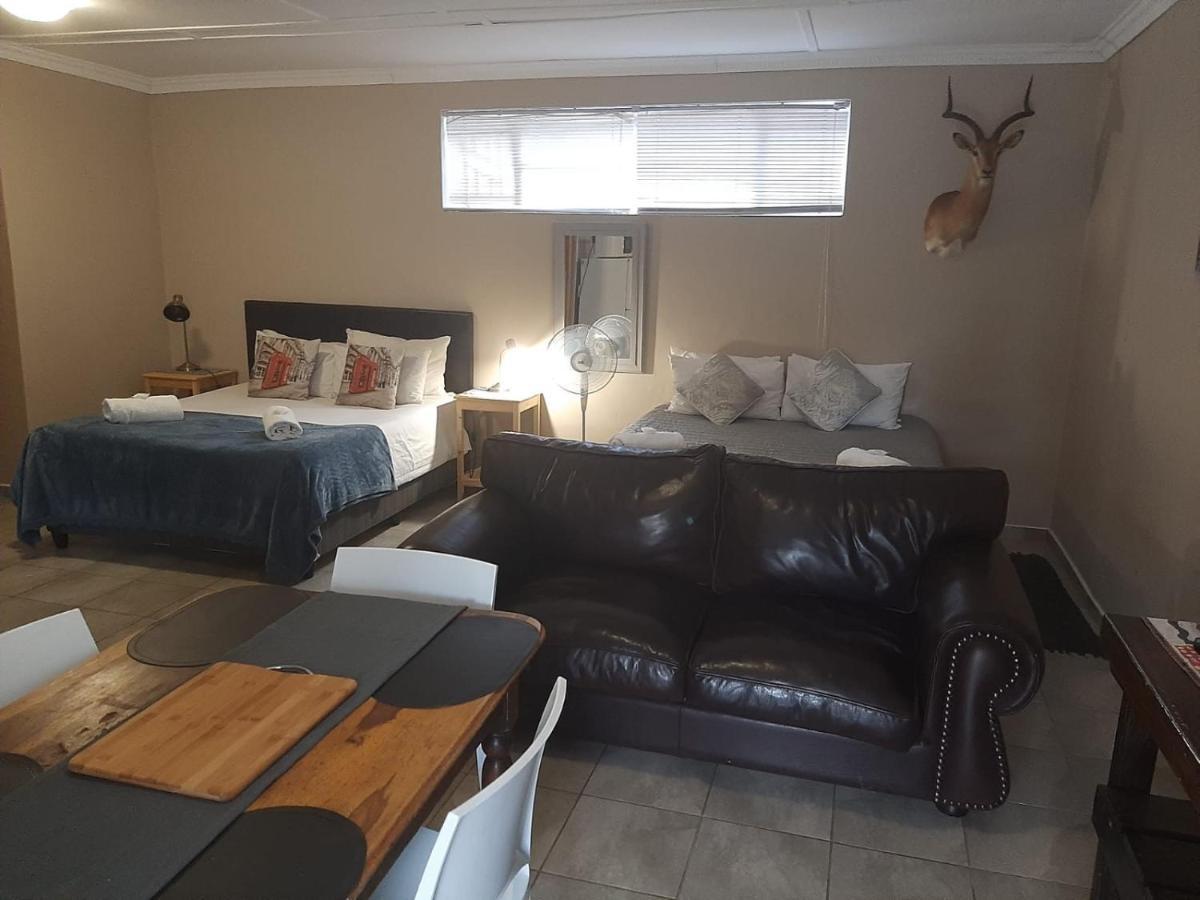 Aandrus Guesthouse Bloemfontein Ngoại thất bức ảnh