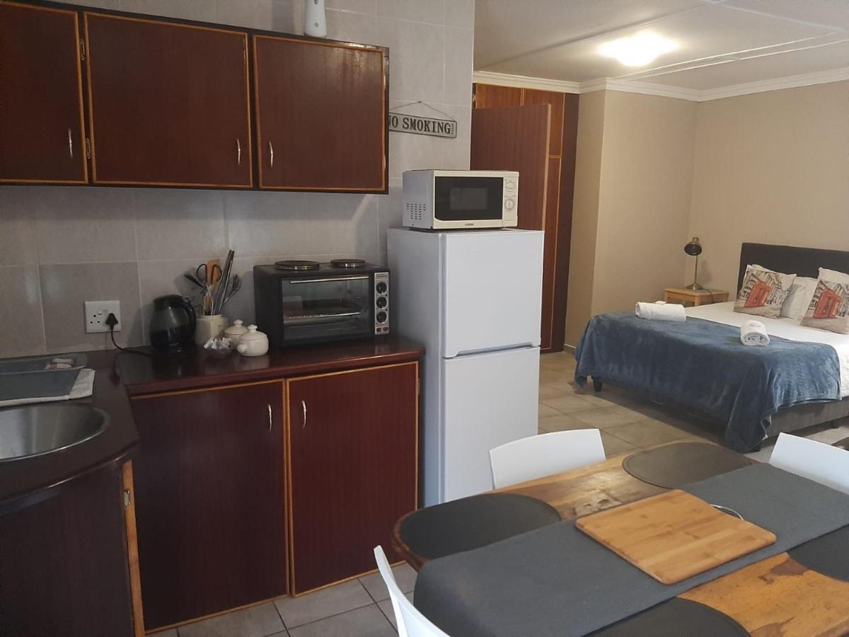Aandrus Guesthouse Bloemfontein Ngoại thất bức ảnh