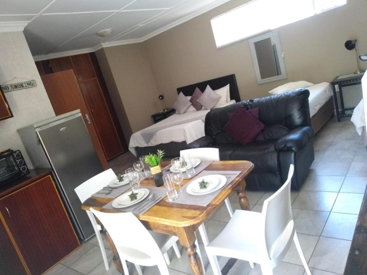 Aandrus Guesthouse Bloemfontein Ngoại thất bức ảnh
