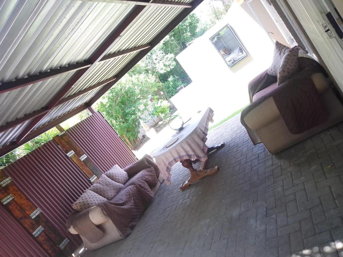 Aandrus Guesthouse Bloemfontein Ngoại thất bức ảnh