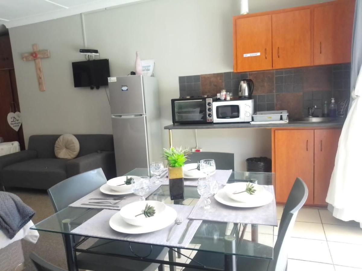 Aandrus Guesthouse Bloemfontein Ngoại thất bức ảnh